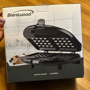 NWT Brentwood Waffle Maker